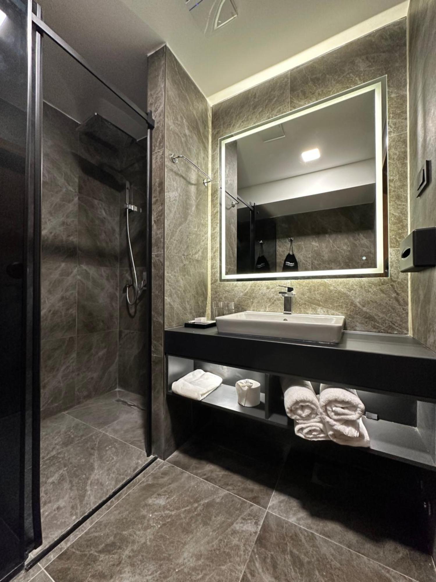 Hotel Macedonia Square Скопье Экстерьер фото